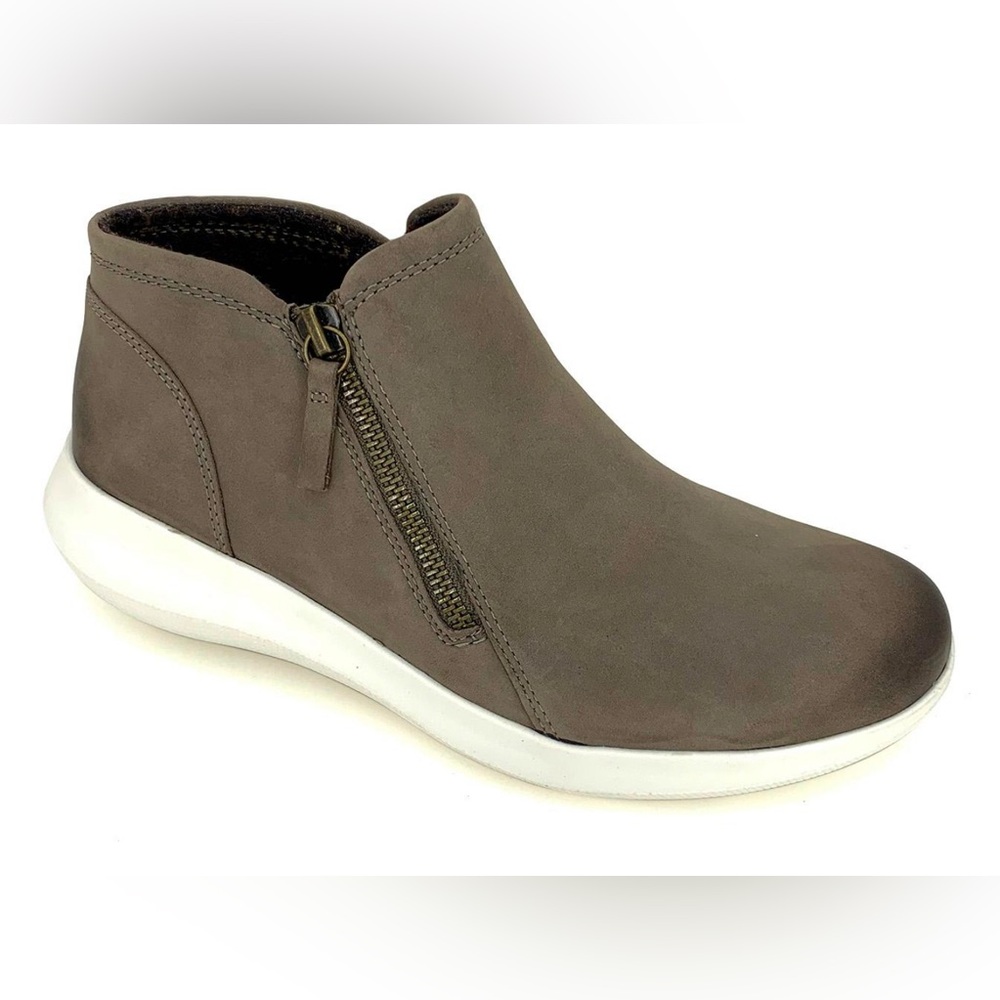 VGUC- Aetrex ‘Serena’ Leather Side-Zip Ankle Boot